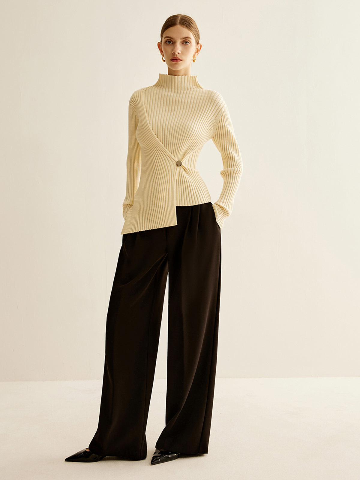 Mock-Neck Ribbed Cinched Sweater-Massicos