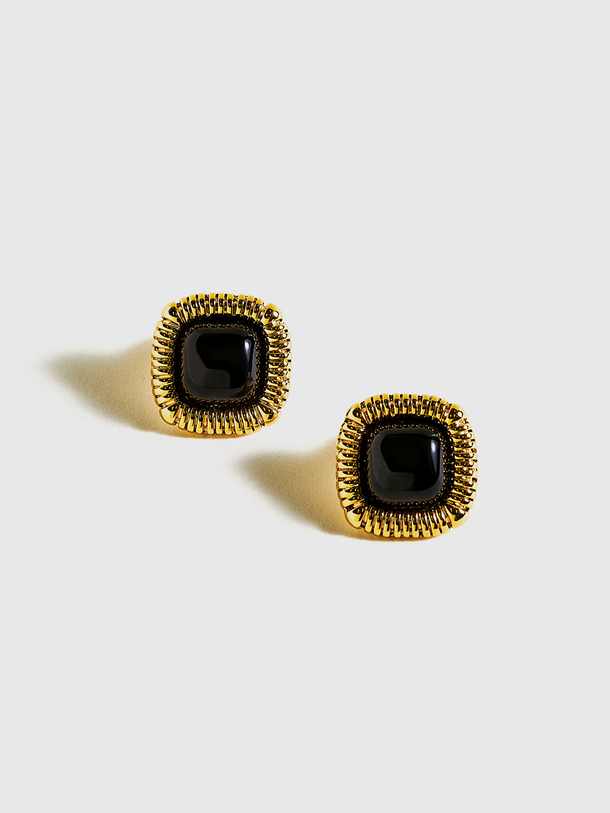 Spring Wire Edge Stud Earrings-Massicos