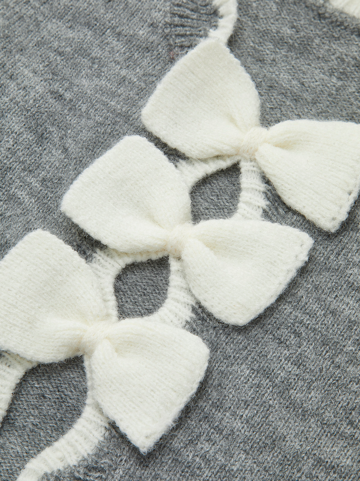 Contrast Wave Trim Bow Sweater-Massicos