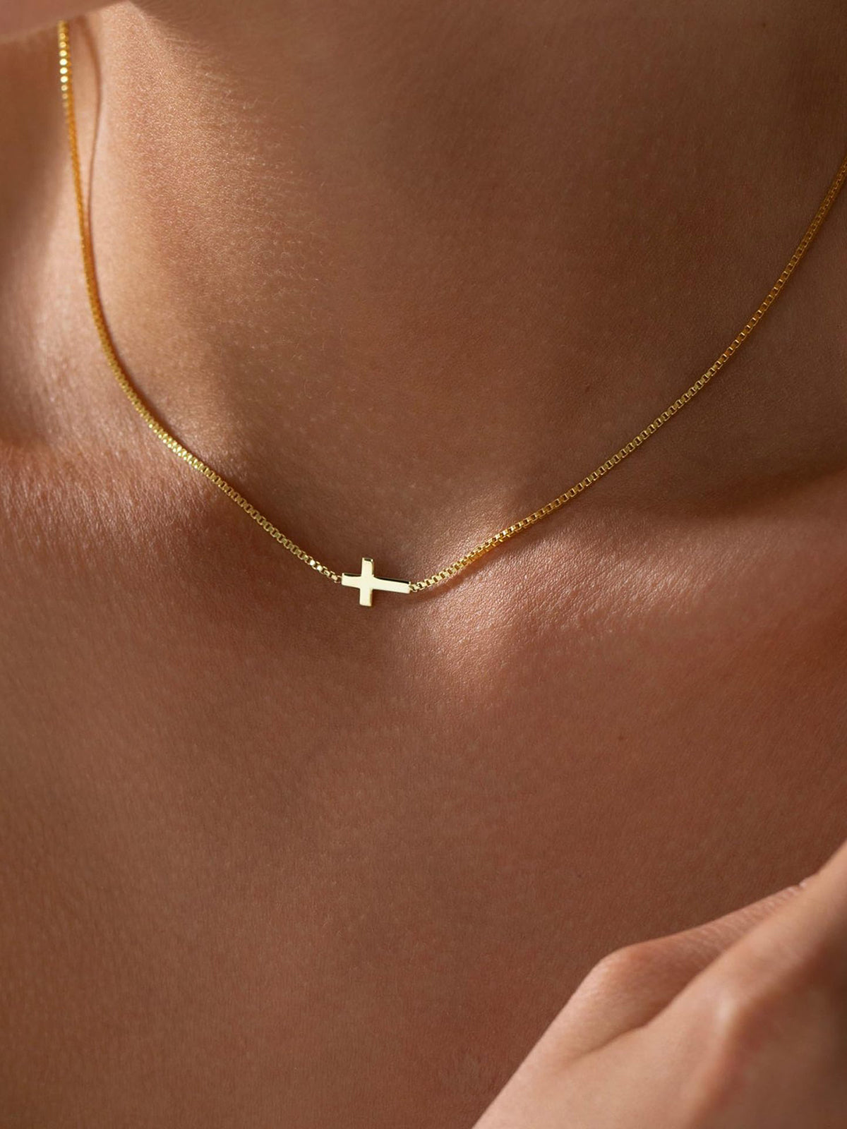 Mini Cross Pendant Necklace-Massicos