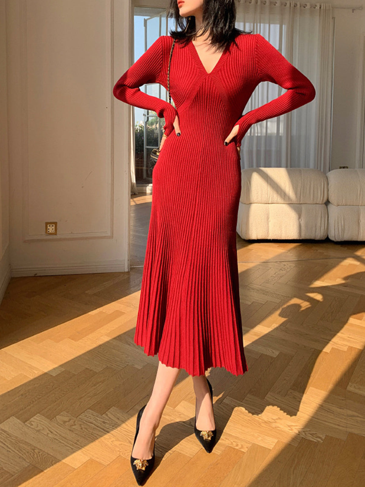 Elegant V-Neck Pleated Dress-Massicos