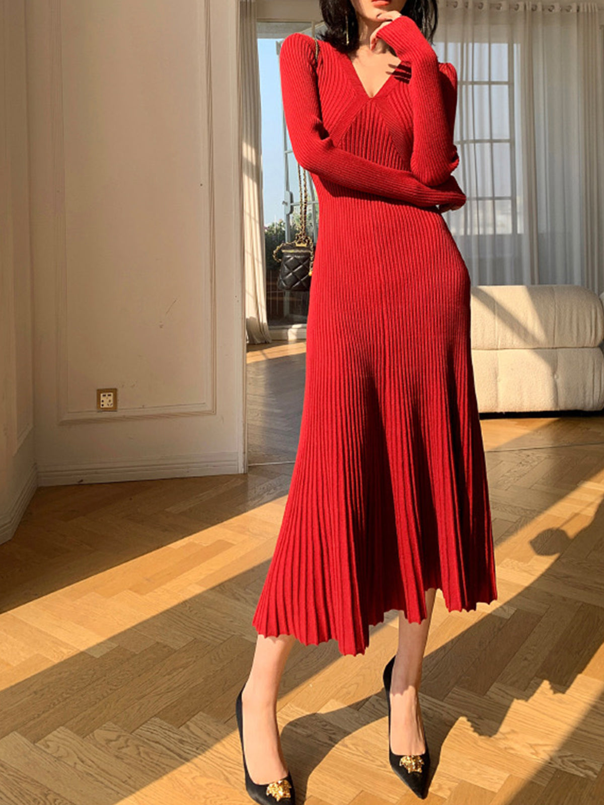 Elegant V-Neck Pleated Dress-Massicos