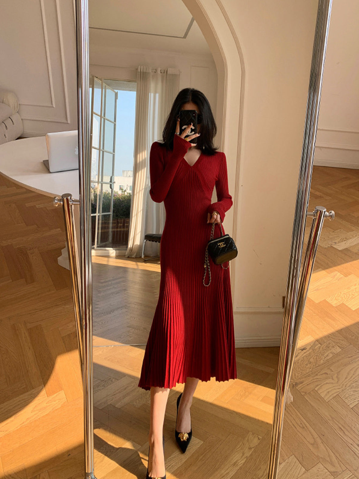 Elegant V-Neck Pleated Dress-Massicos