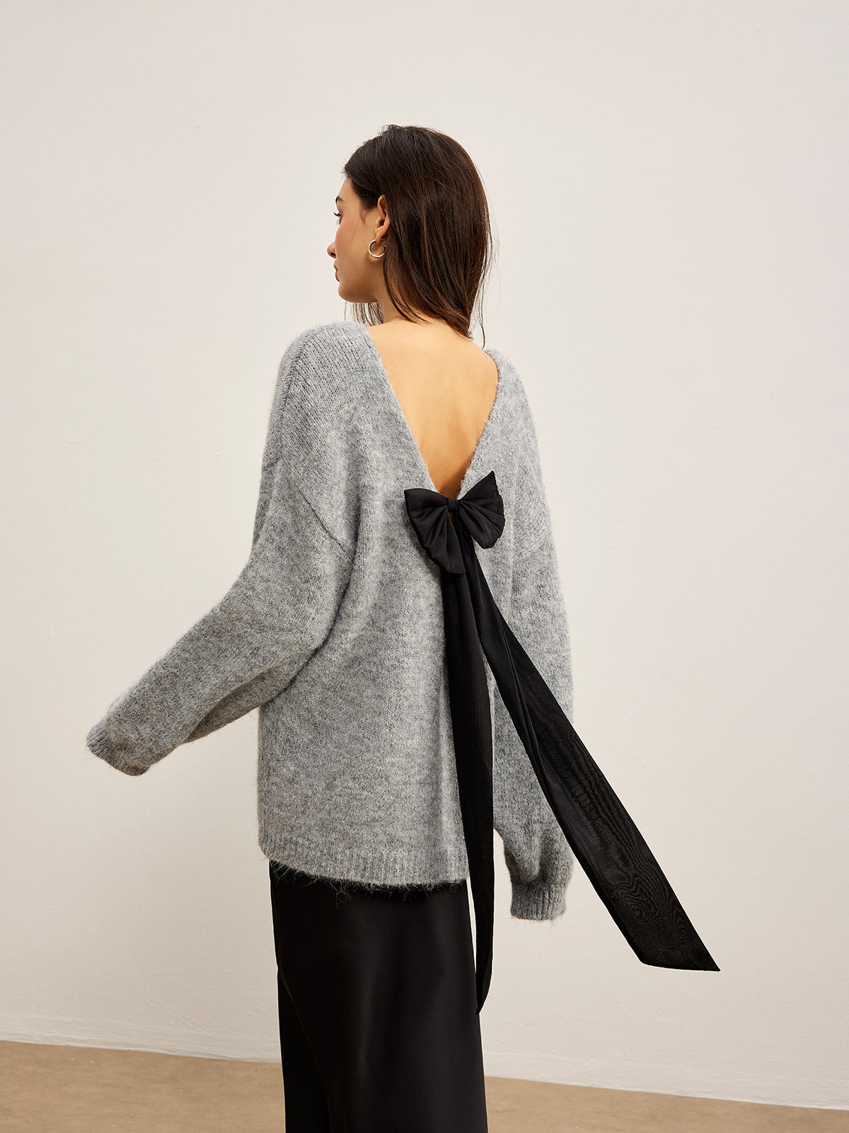 Backless Bow Shift Sweater-Massicos