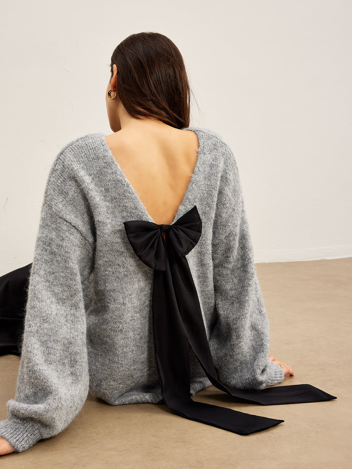 Backless Bow Shift Sweater-Massicos