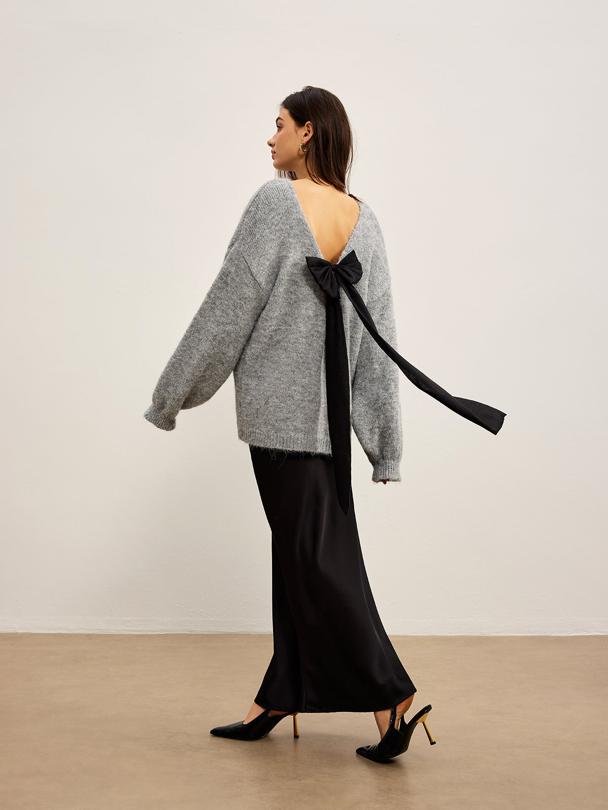 Backless Bow Shift Sweater-Massicos