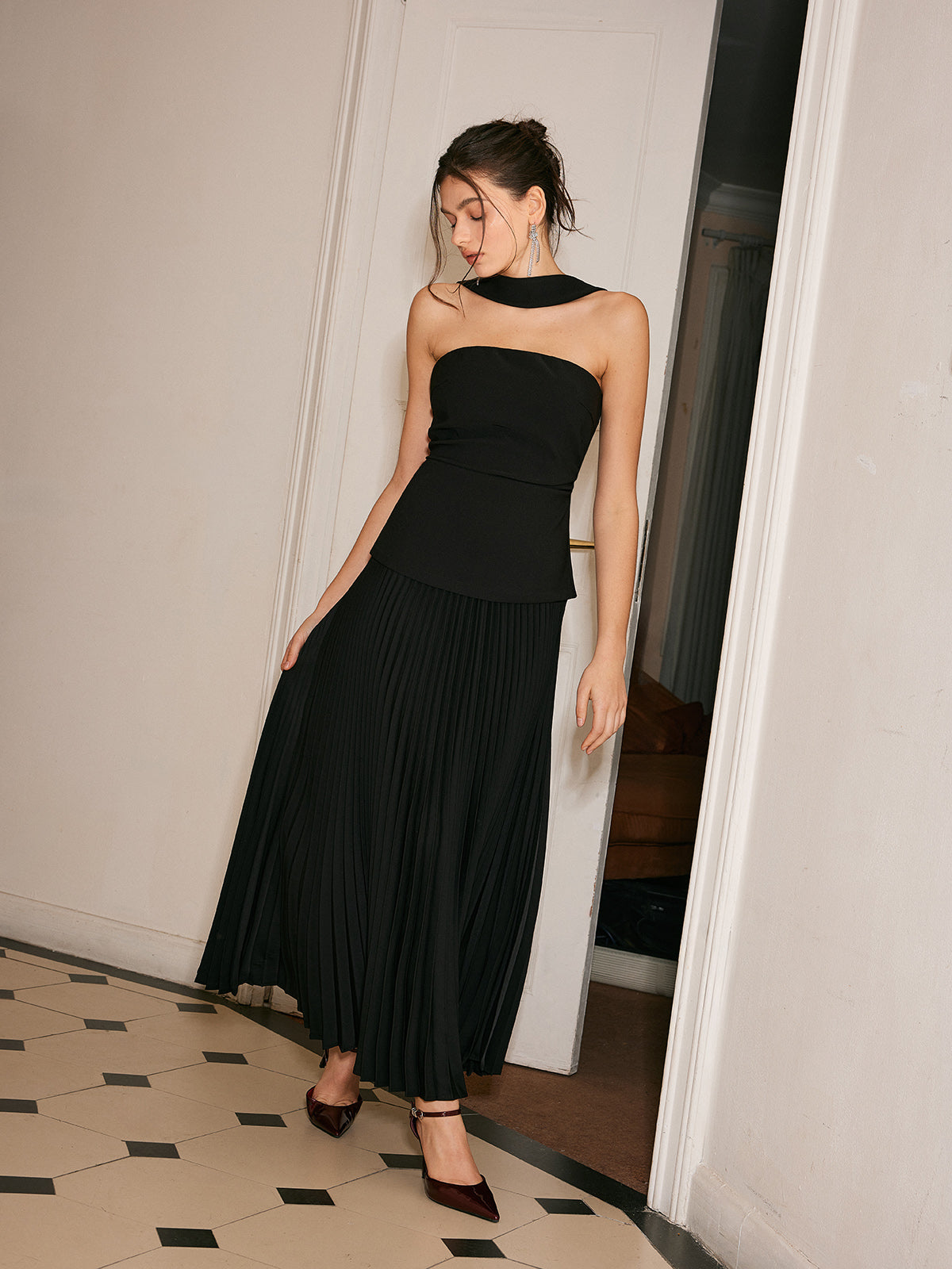 Choker Design Pleated Panel Dress-Massicos