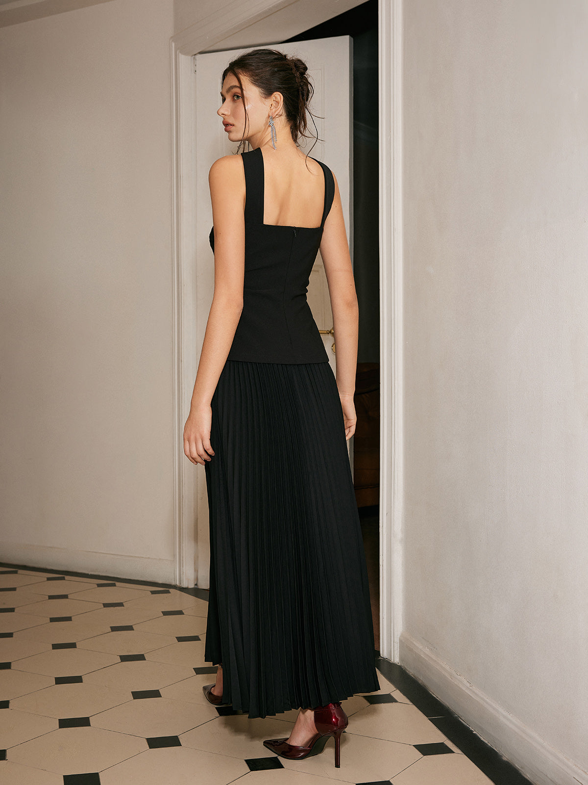 Choker Design Pleated Panel Dress-Massicos