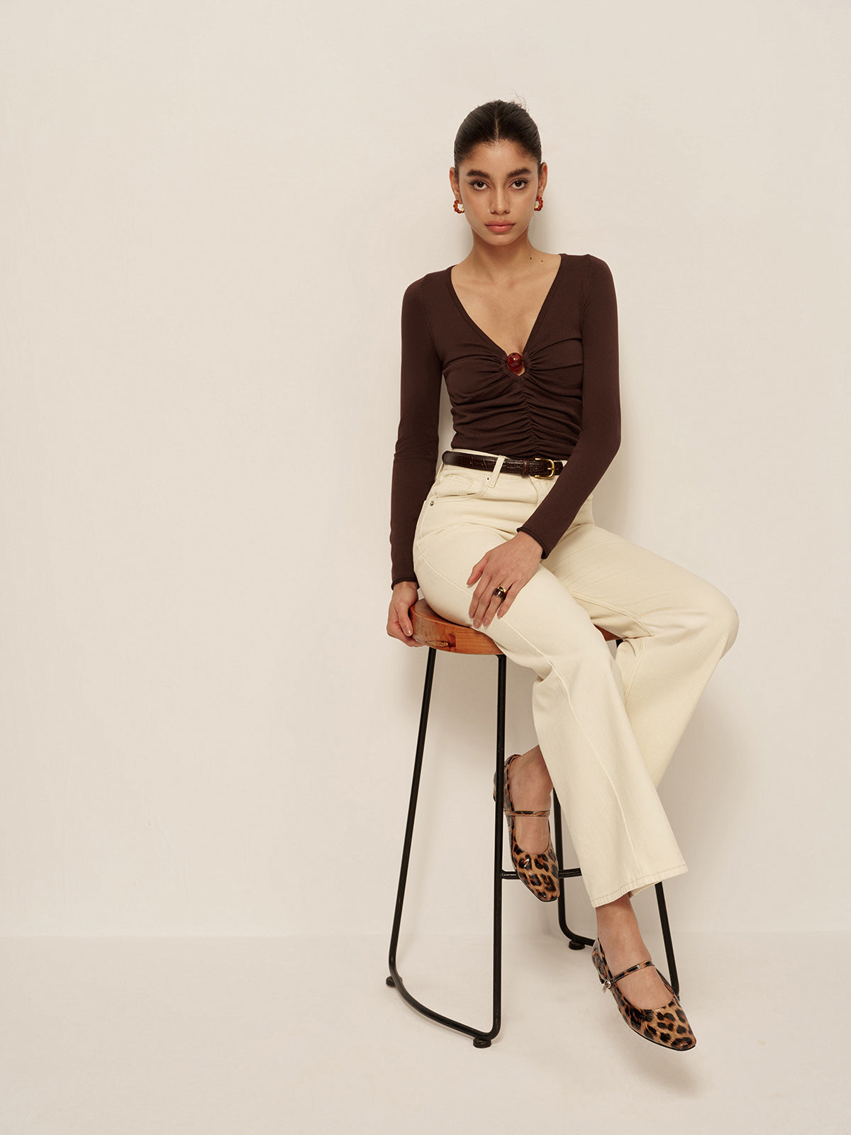V-Neck Cutout Pleated Slim Knit Top-Massicos