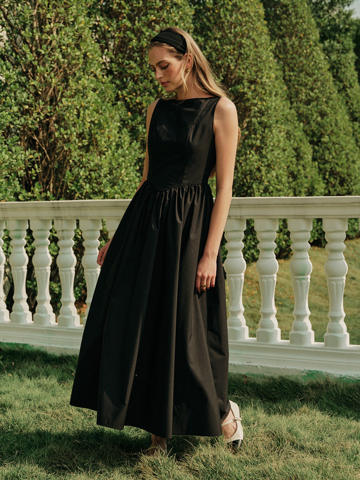 Backless Pleated Sleeveless Long Dress-Massicos