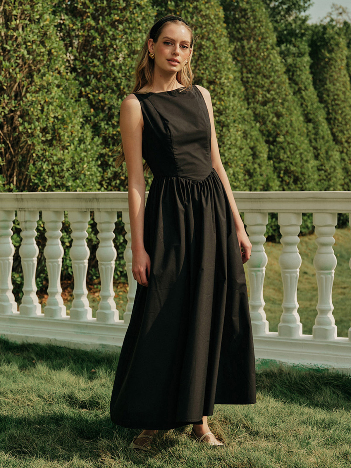Backless Pleated Sleeveless Long Dress-Massicos