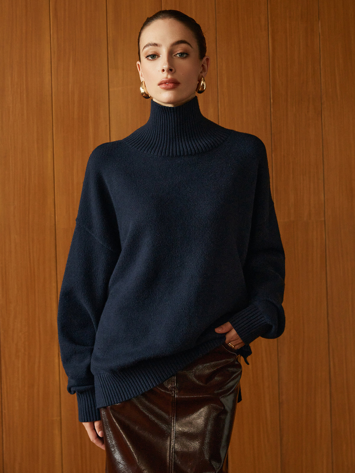 Versatile Plain Turtleneck Sweater-Massicos