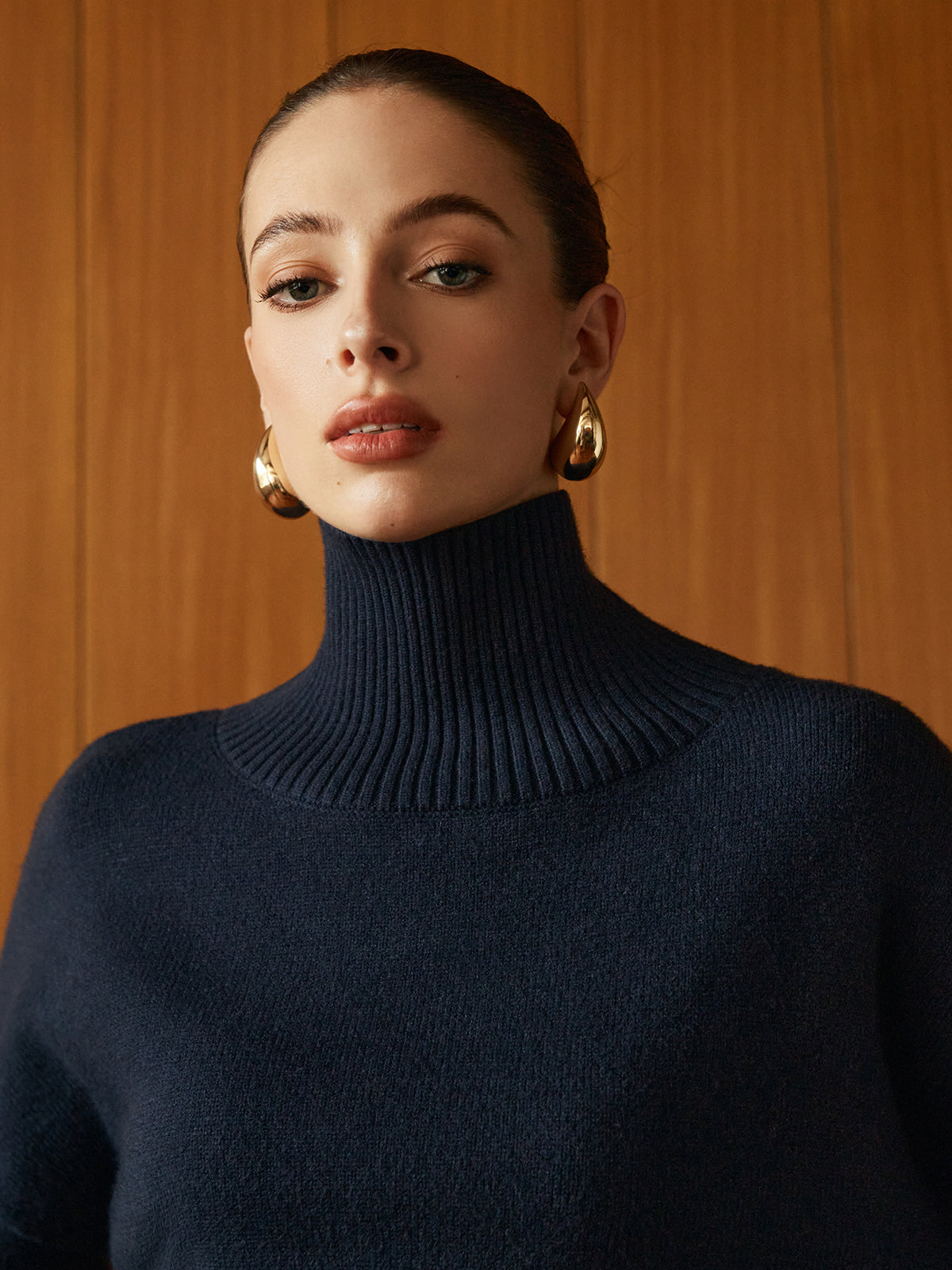 Versatile Plain Turtleneck Sweater-Massicos