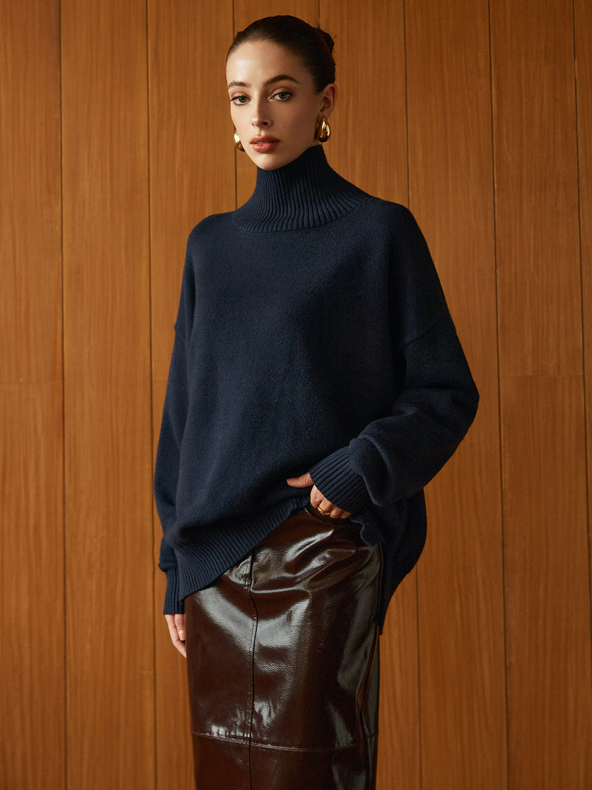 Versatile Plain Turtleneck Sweater-Massicos