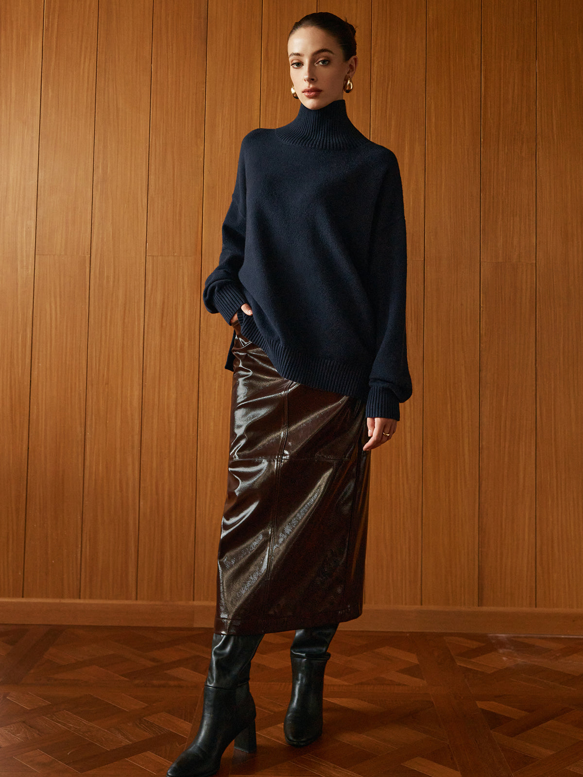 Versatile Plain Turtleneck Sweater-Massicos