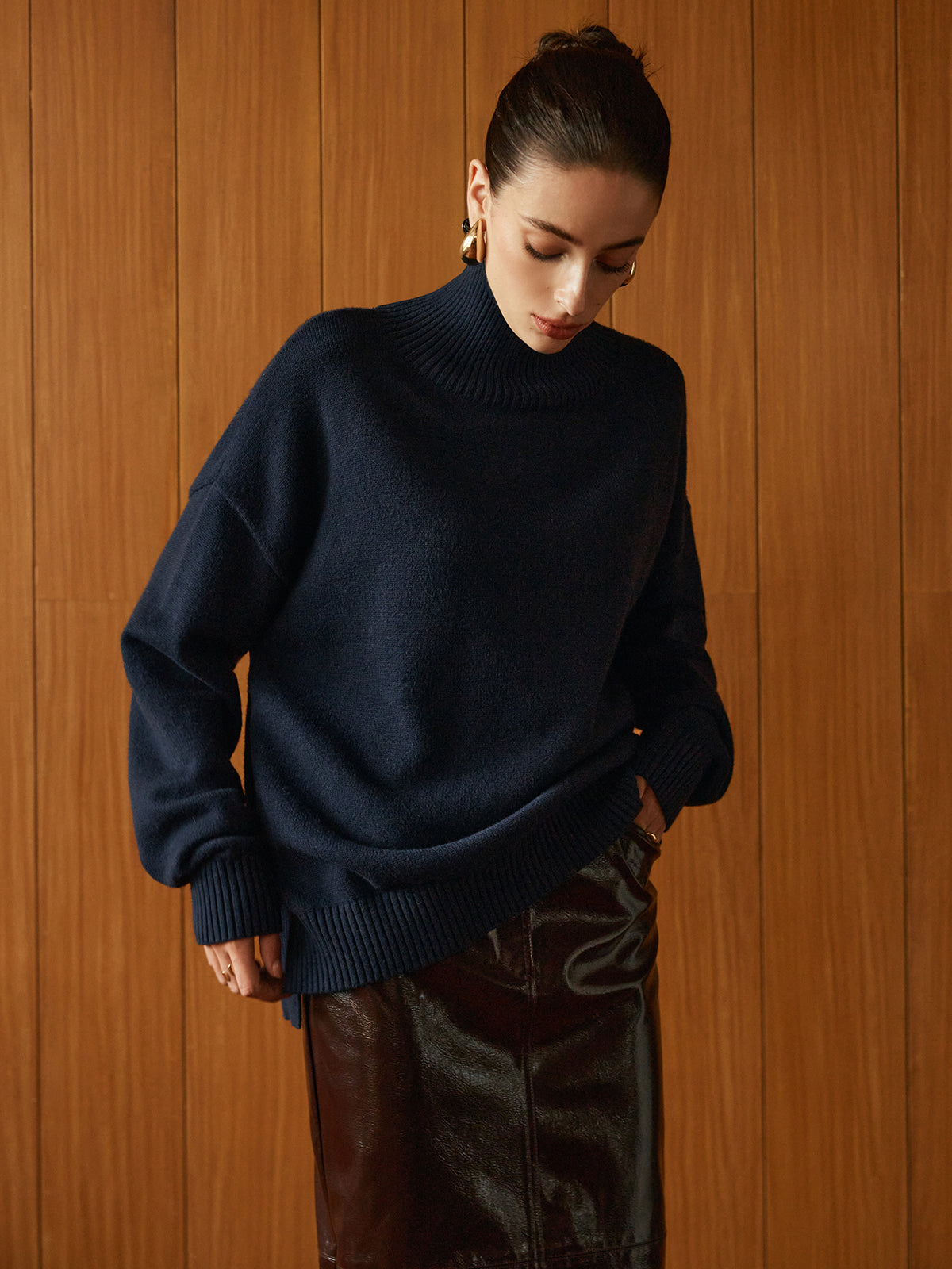 Versatile Plain Turtleneck Sweater-Massicos