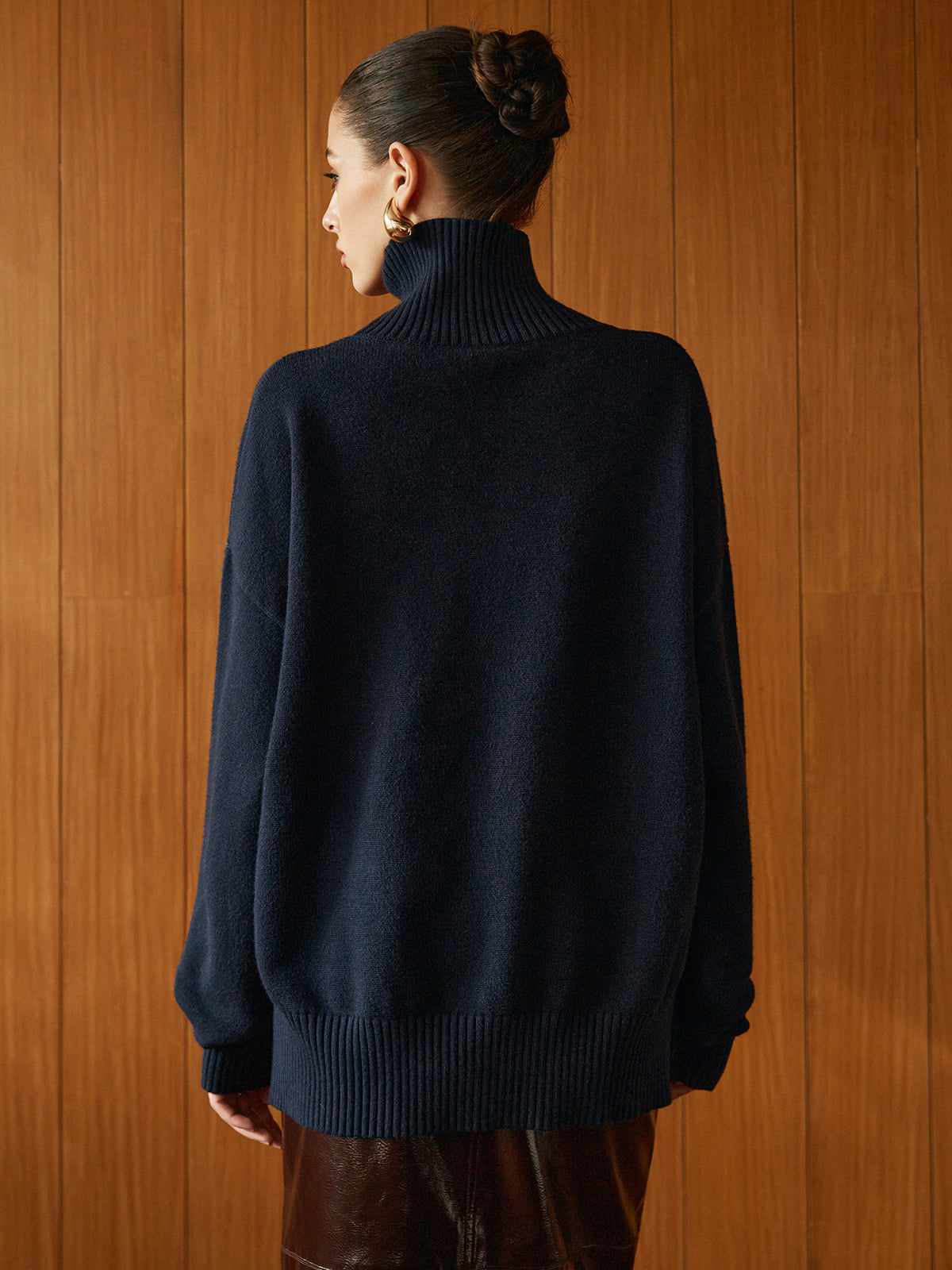 Versatile Plain Turtleneck Sweater-Massicos