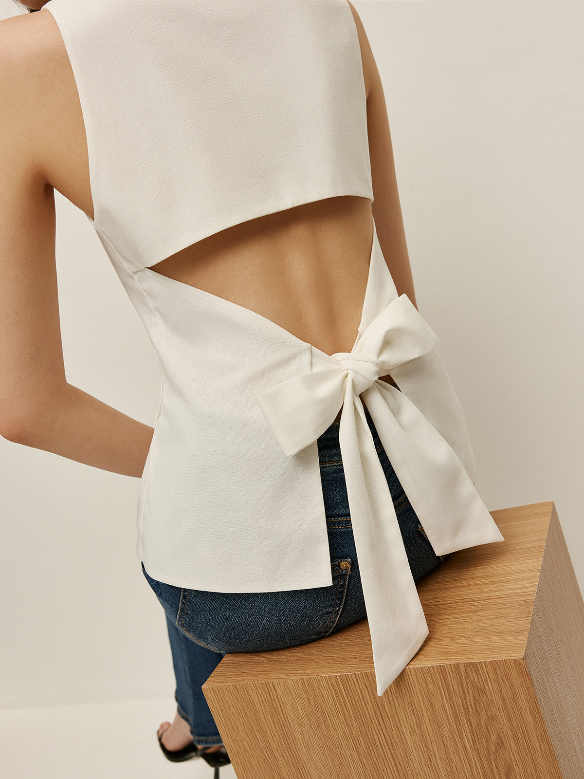 Bow Back Detail Sleeveless Top-Massicos