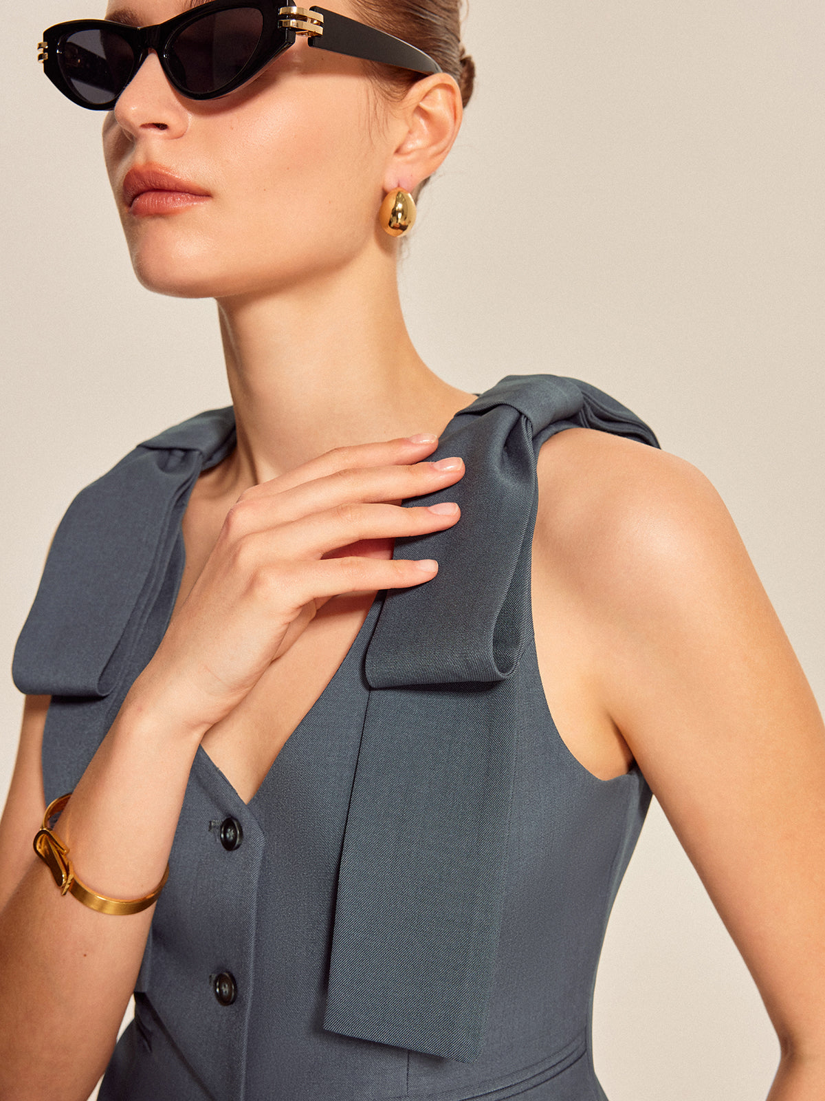 Bow Shoulder Tailored Vest-Massicos