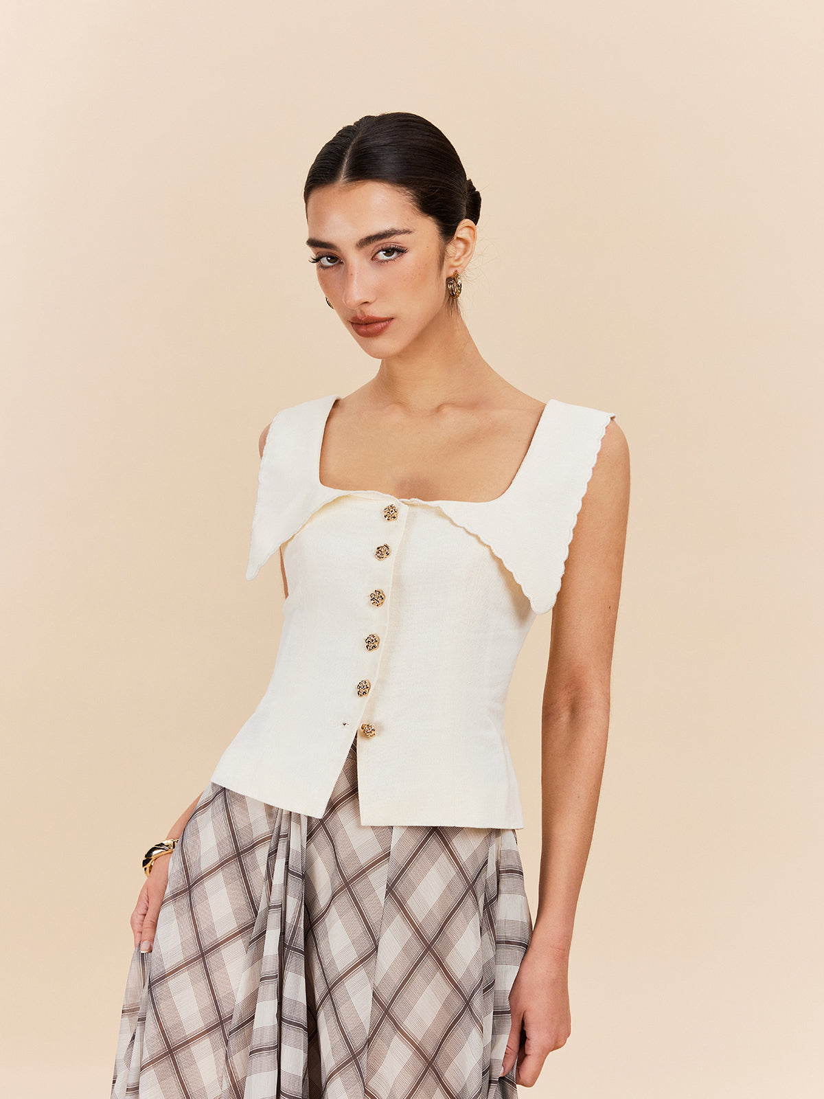 Cotton & Linen Scalloped Collar Buttoned Top-Massicos