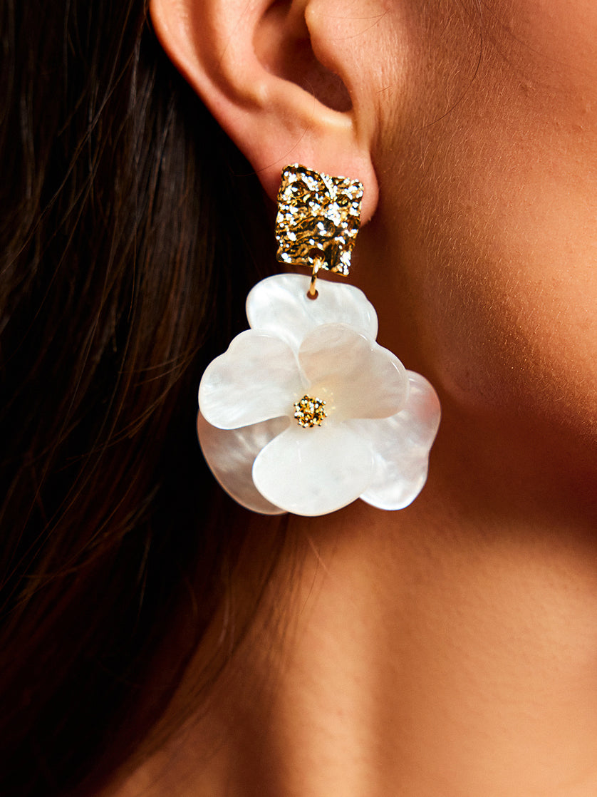 Golden Floral Dangle Earrings-Massicos