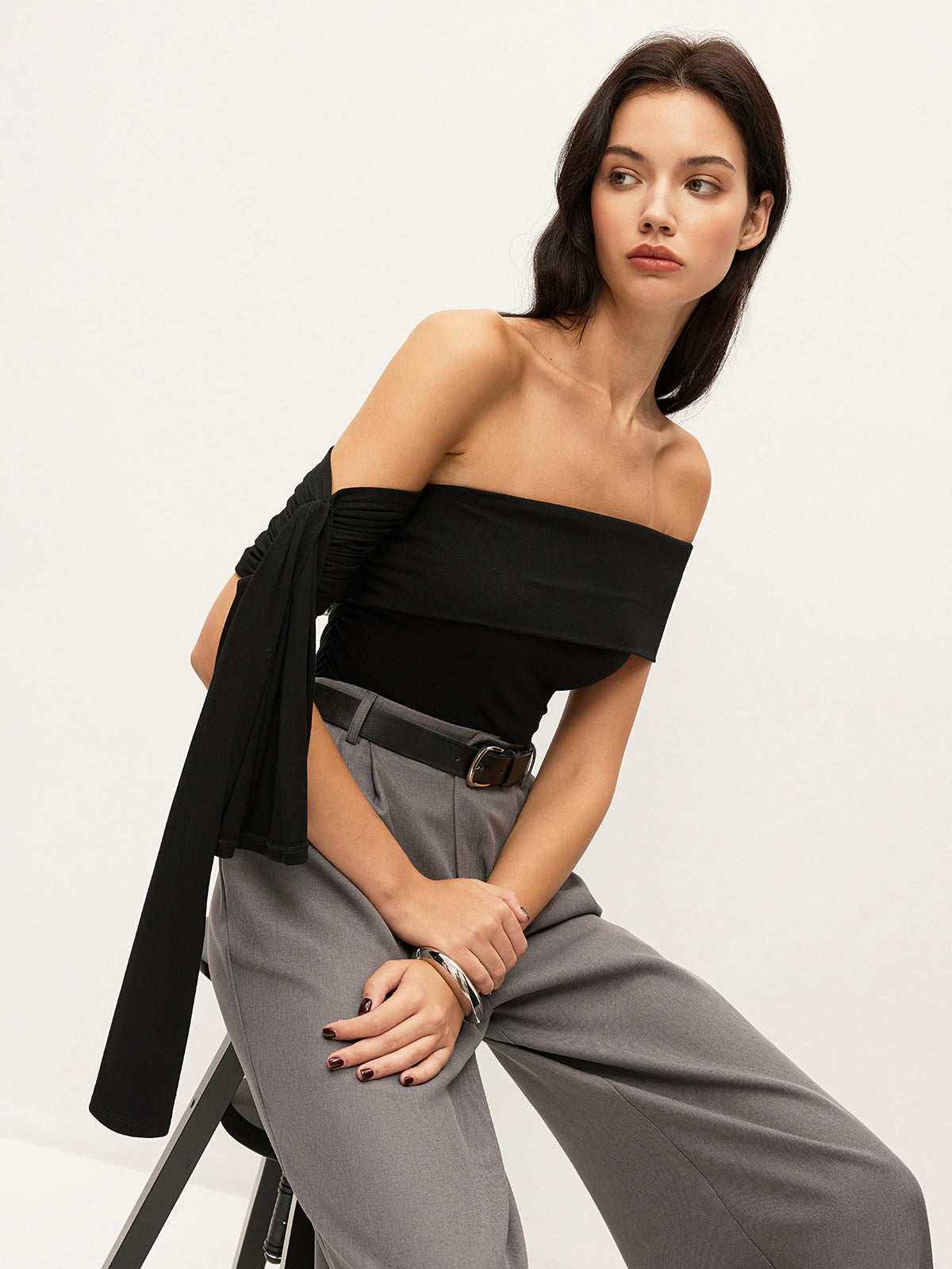 Asymmetrical Off-Shoulder Top With Side Tie-Massicos