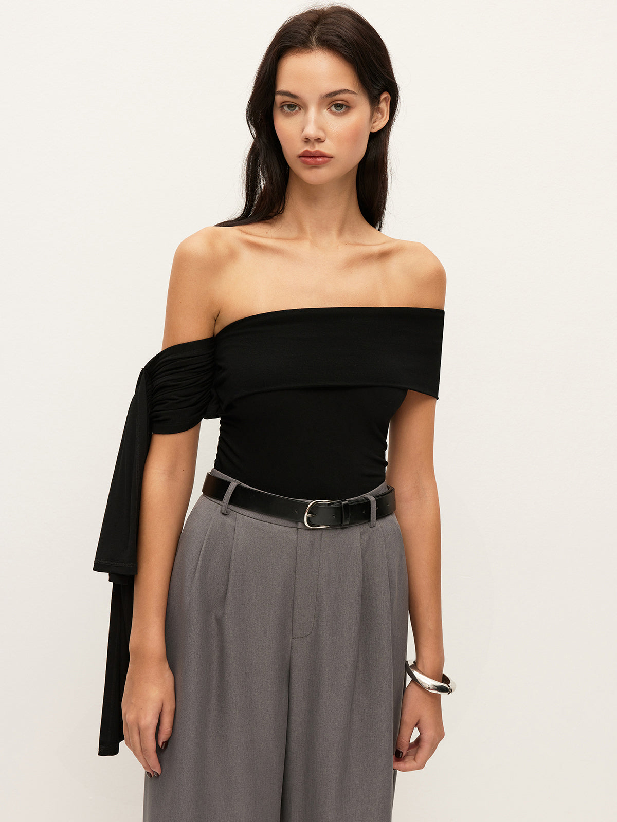 Asymmetrical Off-Shoulder Top With Side Tie-Massicos