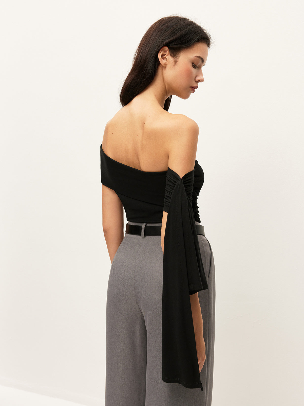Asymmetrical Off-Shoulder Top With Side Tie-Massicos
