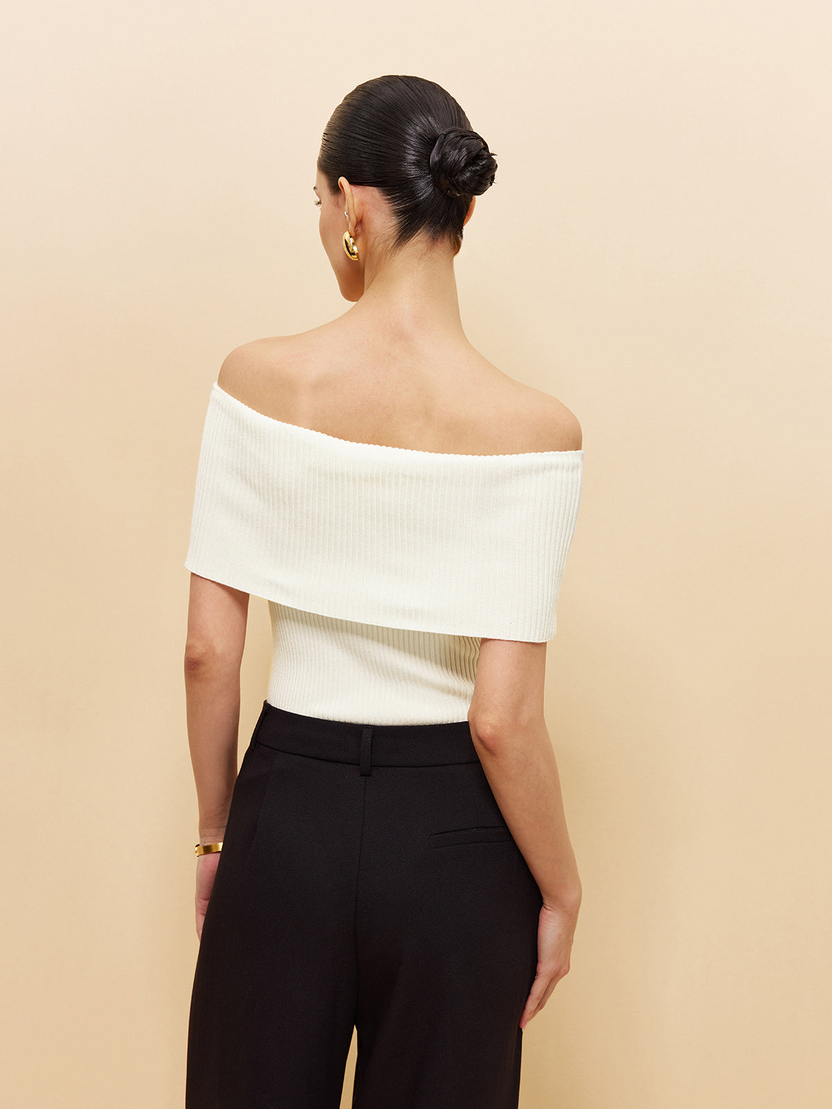 Off-Shoulder Chain Detail Ribbed Knit Top-Massicos