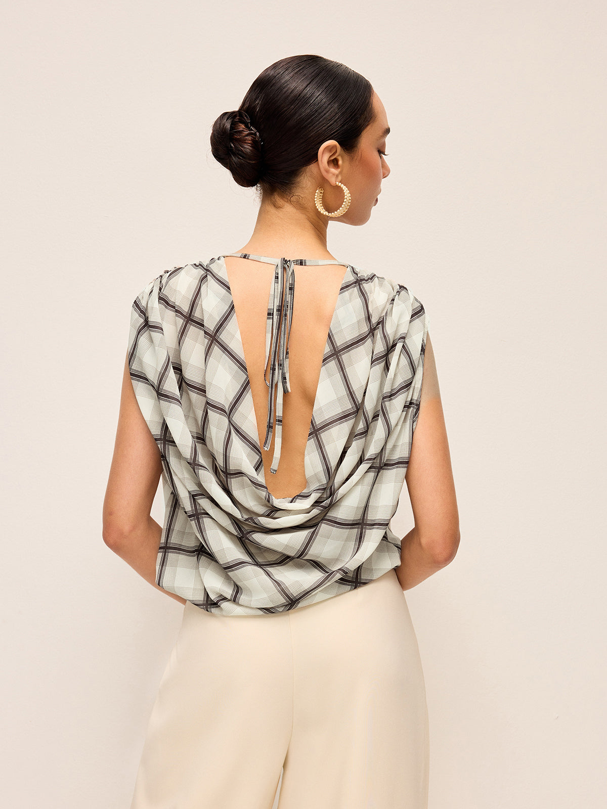 Sleeveless Plaid Backless Chiffon Shirt-Massicos