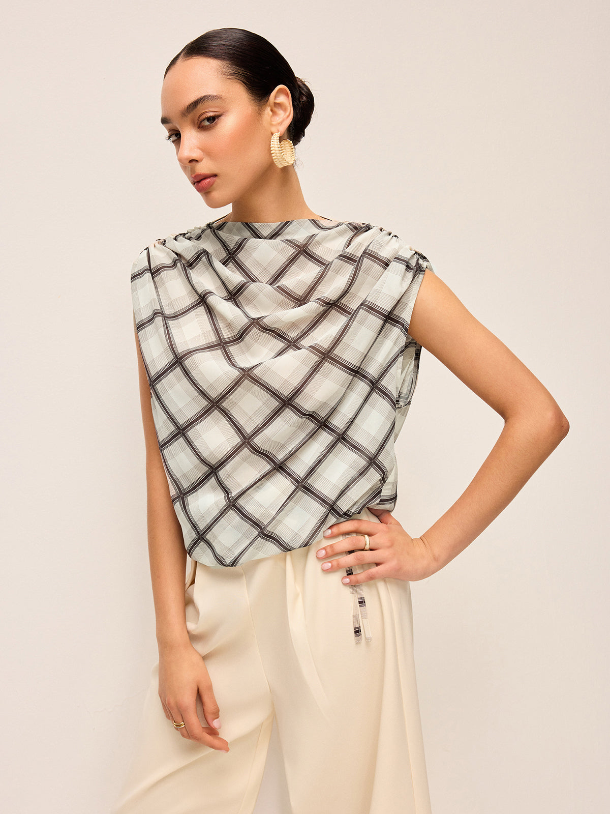 Sleeveless Plaid Backless Chiffon Shirt-Massicos
