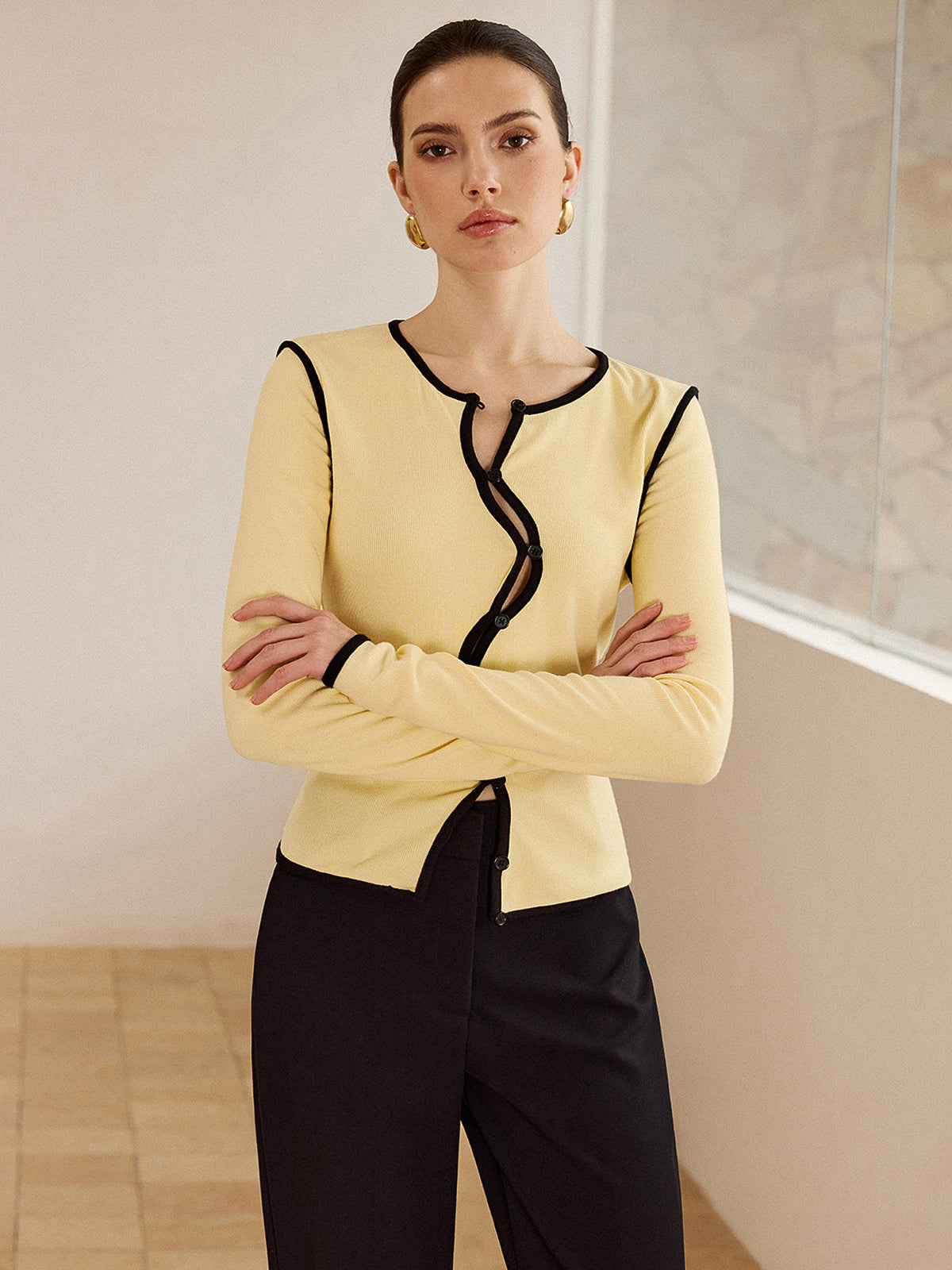 Asymmetric Contrast Trim Top-Massicos