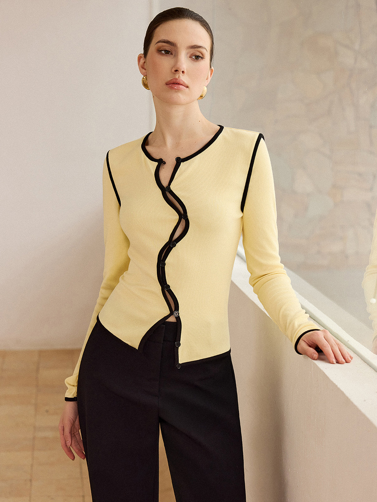 Asymmetric Contrast Trim Top-Massicos