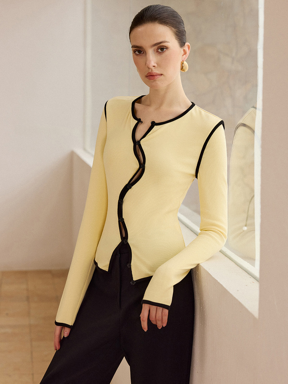 Asymmetric Contrast Trim Top-Massicos