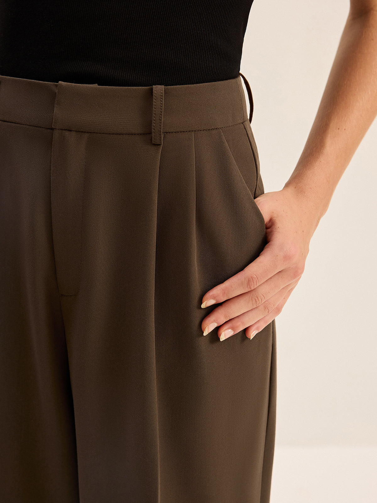 High-Waisted Pleated Pants-Massicos