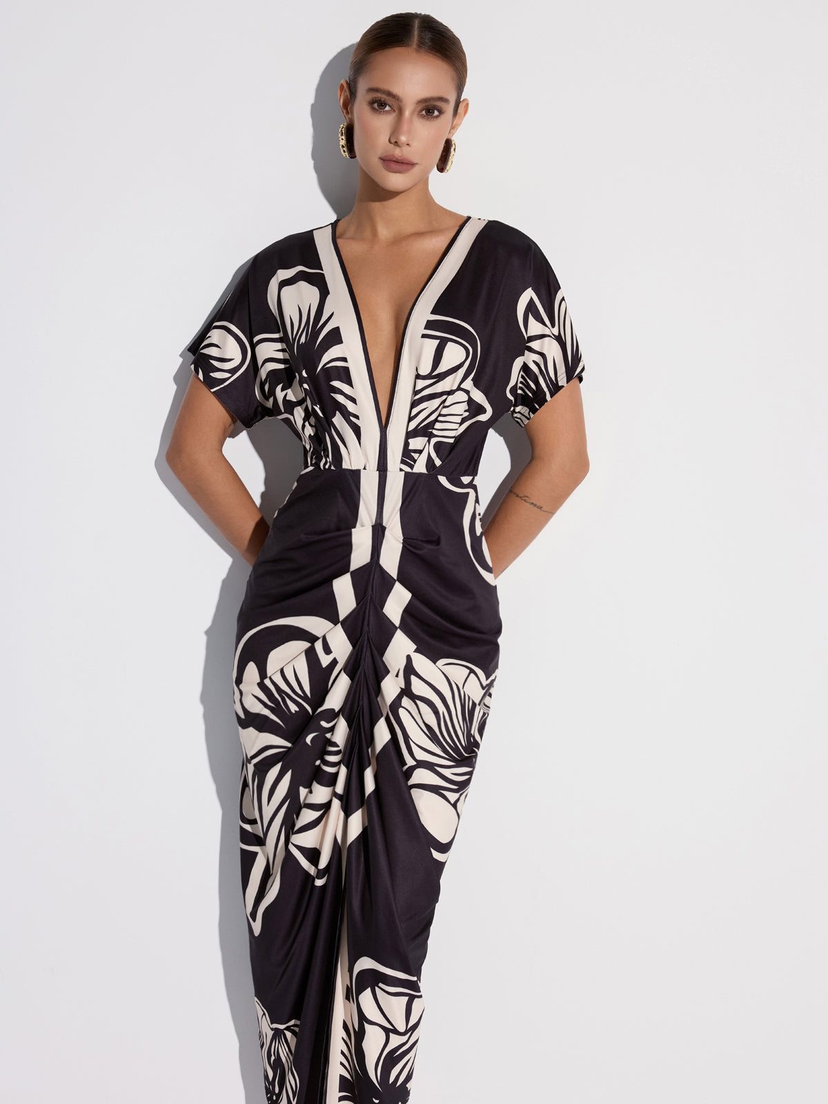 Floral Printed Ruched Deep V-Neck Midi Dress-Massicos