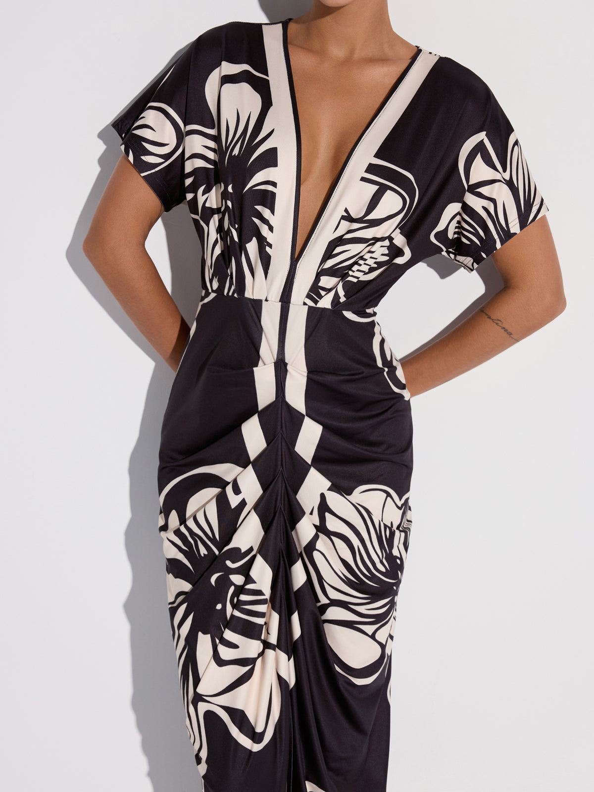 Floral Printed Ruched Deep V-Neck Midi Dress-Massicos