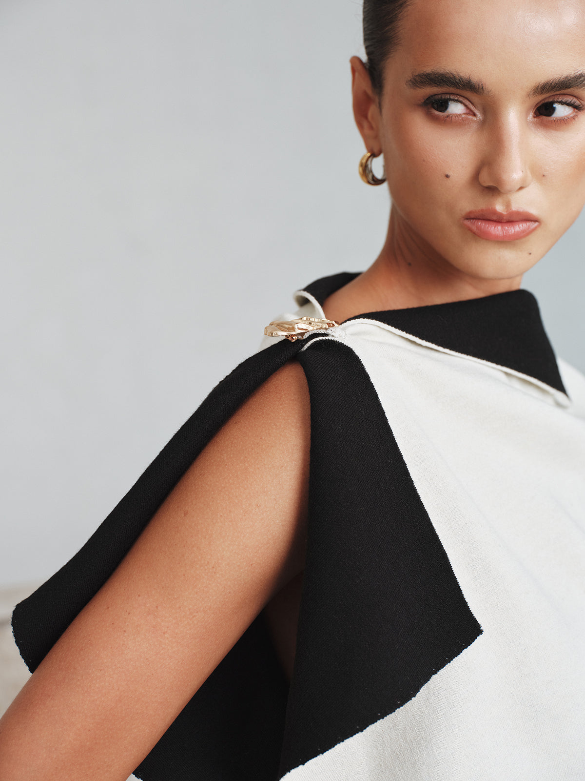 Asymmetric Color-Block Knit Top-Massicos