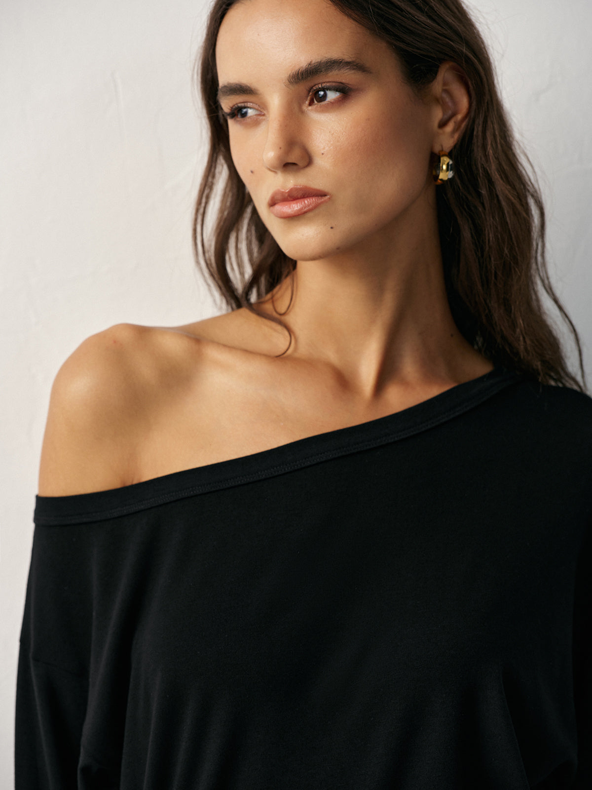Off-Shoulder Long Sleeve T-Shirt-Massicos