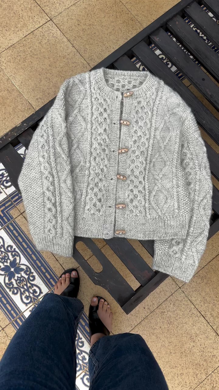 Hand-buttoned wool sweater-Massicos