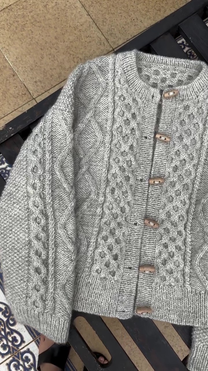 Hand-buttoned wool sweater-Massicos