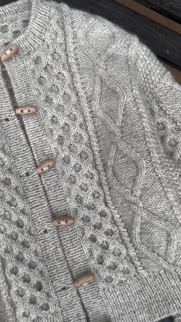 Hand-buttoned wool sweater-Massicos