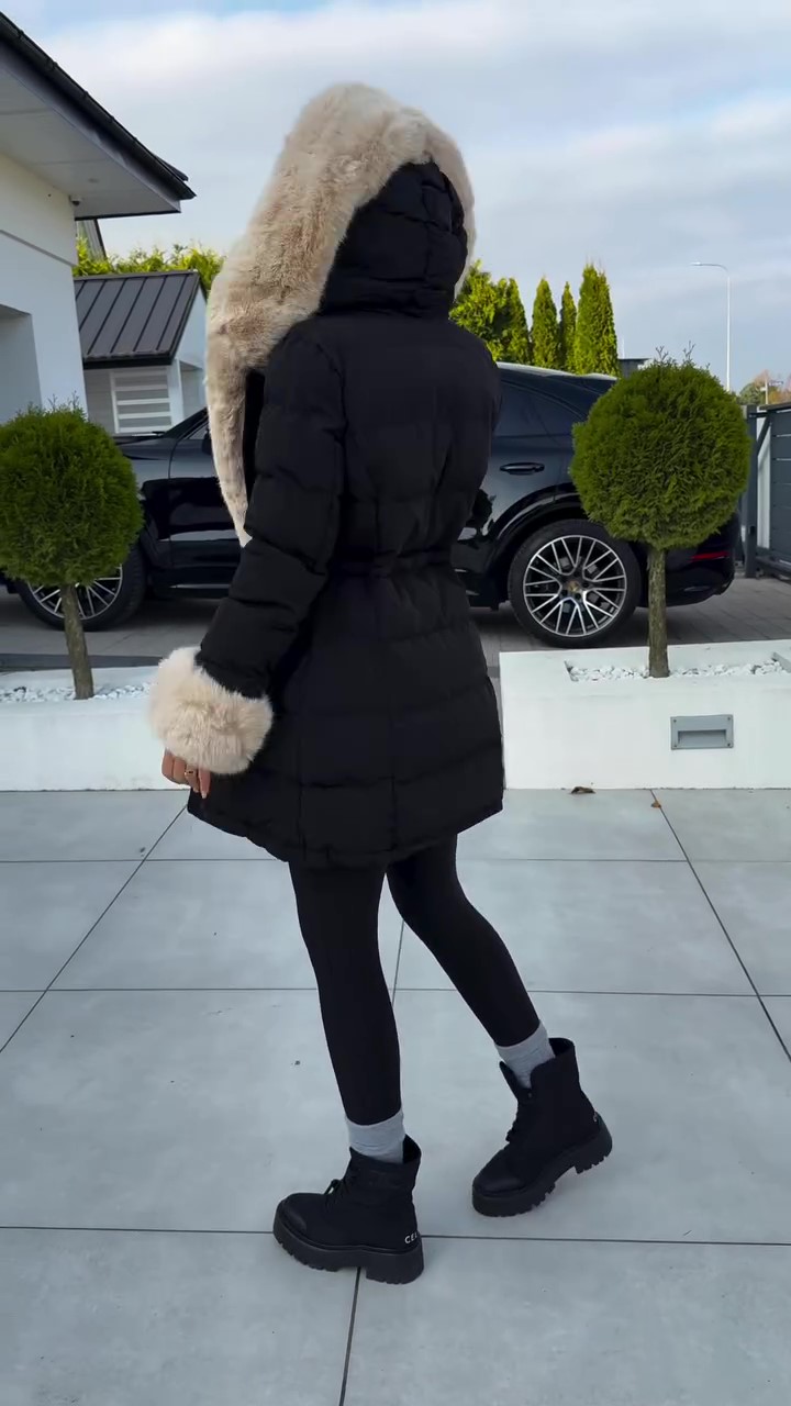 Hooded parka with large fur collar-Massicos