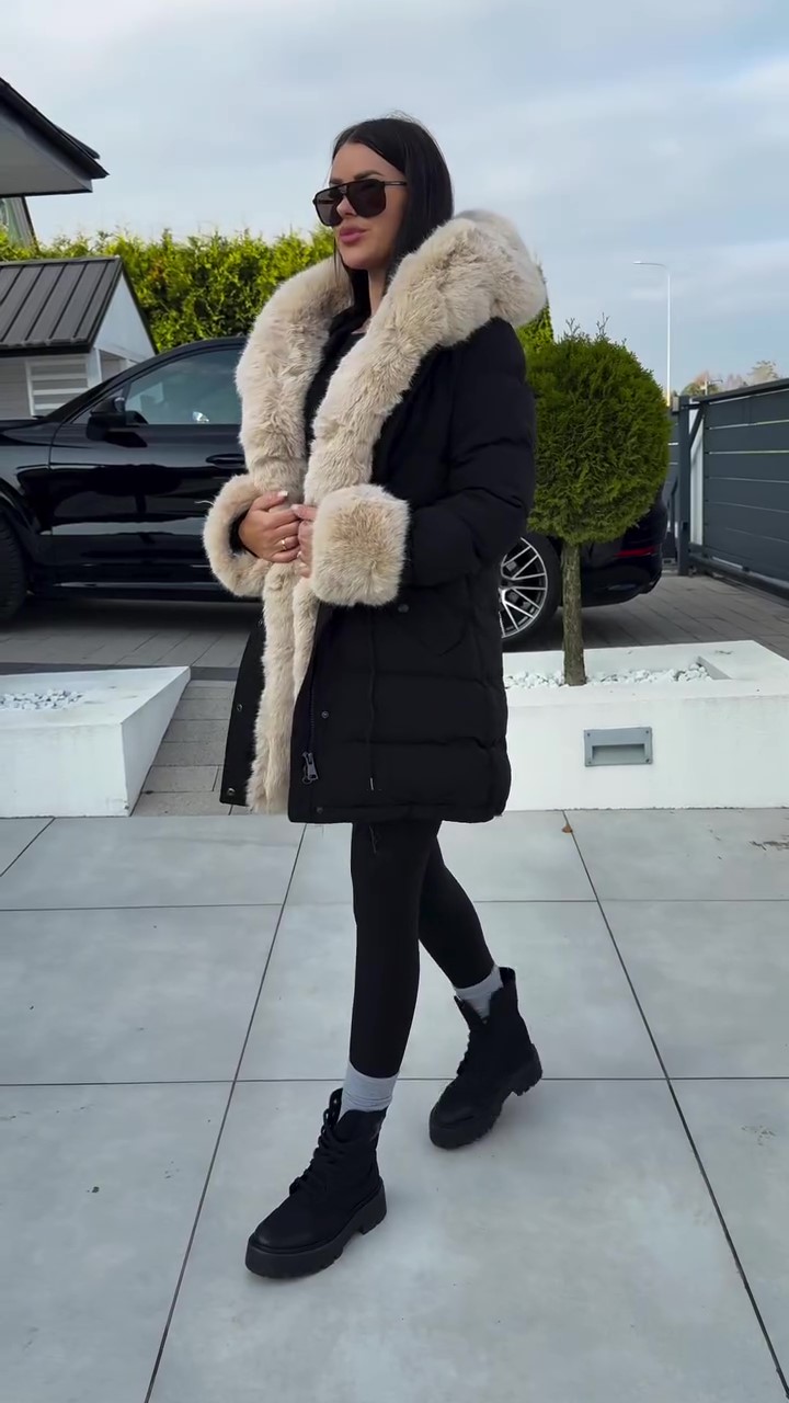 Hooded parka with large fur collar-Massicos
