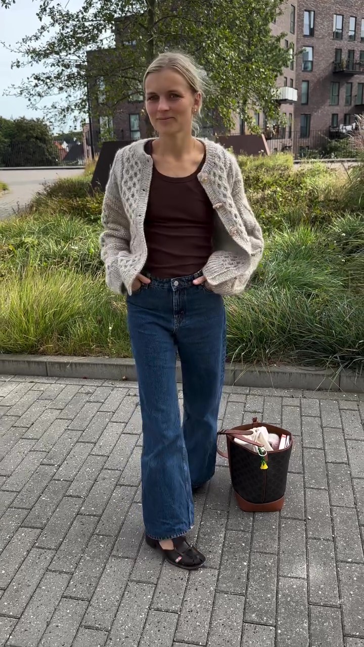 Hand-buttoned wool sweater-Massicos