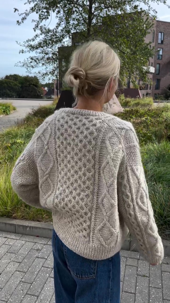 Hand-buttoned wool sweater-Massicos