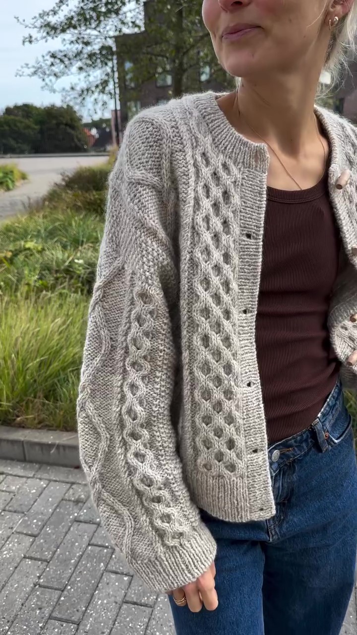 Hand-buttoned wool sweater-Massicos