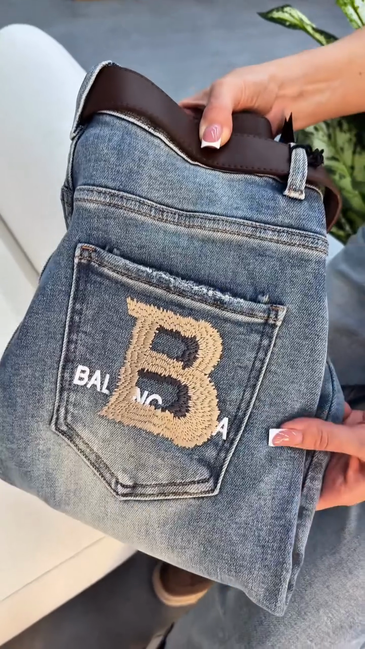 Emblem  Light Wash Jeans-Massicos