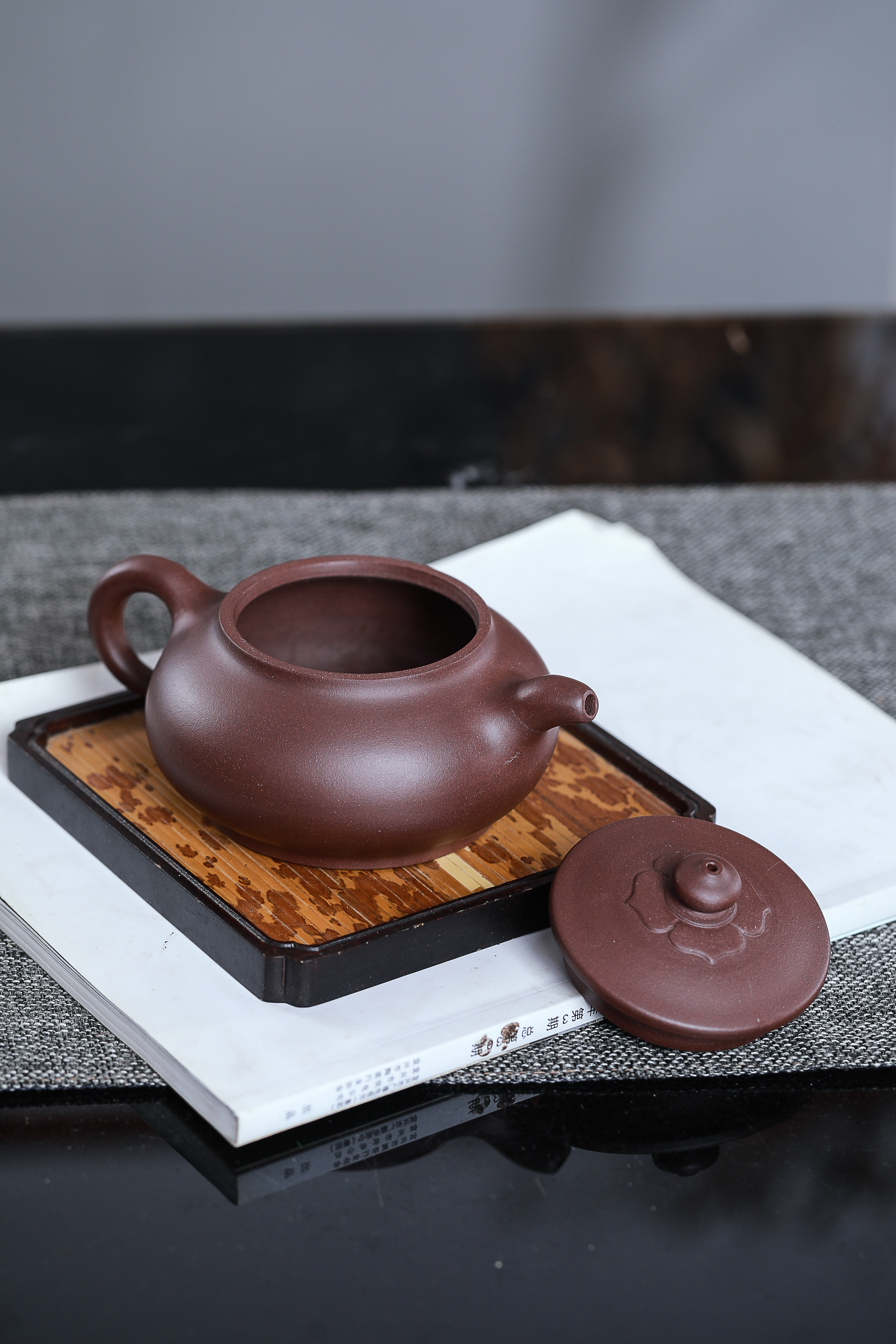大菱潘宜兴原矿紫砂壶宜兴丁蜀镇本地紫泥泥料小林手工制作300CC Da Ling Pan Yixing Original Ore Purple Clay Teapot, Yixing Dingshu Town Local Purple Clay Material, Handmade by Xiao Lin, 300CC