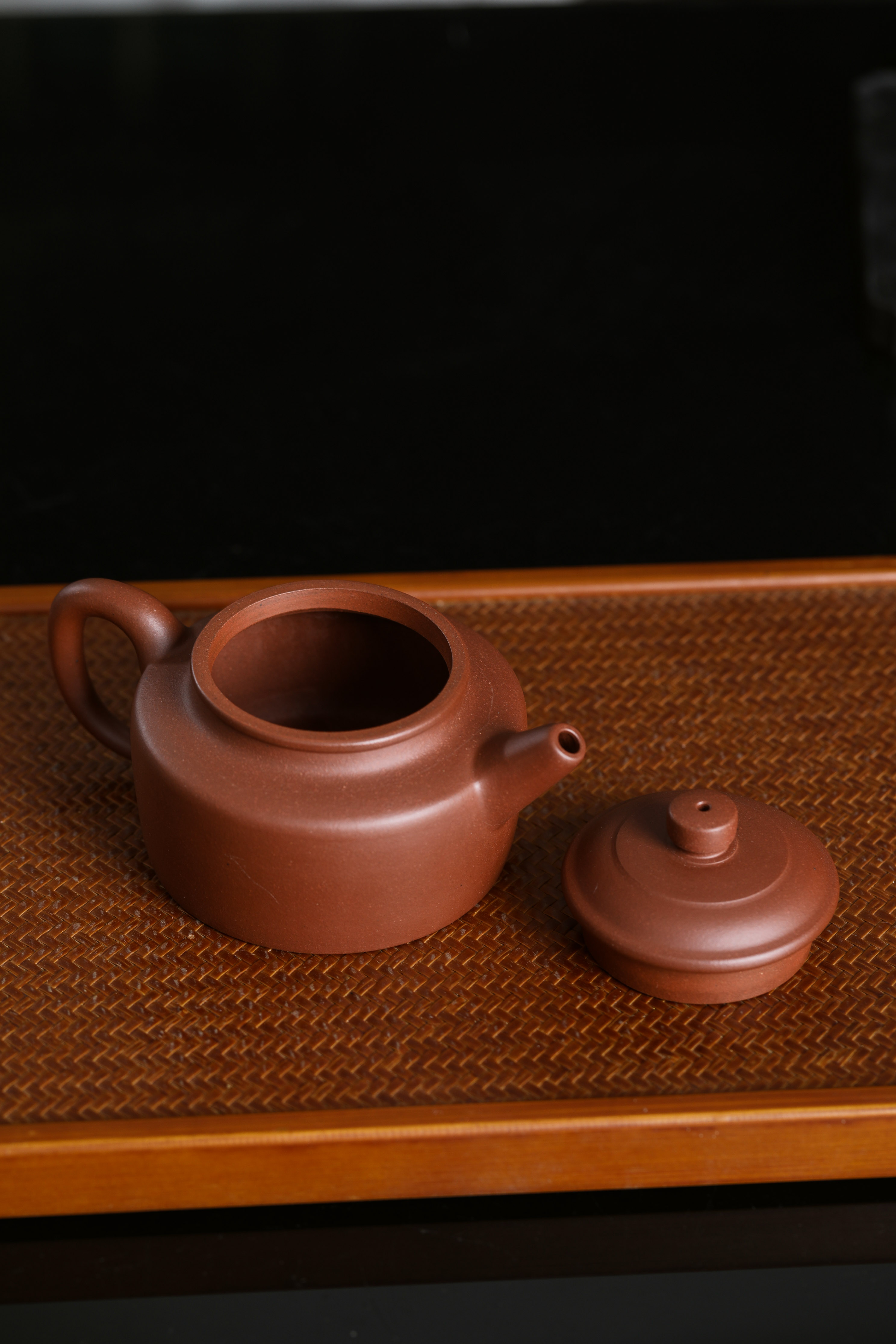 德钟宜兴原矿紫砂壶宜兴丁蜀镇本地底槽清泥料小林手工制作220CC De Zhong Yixing Original Ore Purple Clay Teapot, Local Top-Slot Clay from Dingshu Town, Yixing, Handmade by Xiao Lin, 220CC